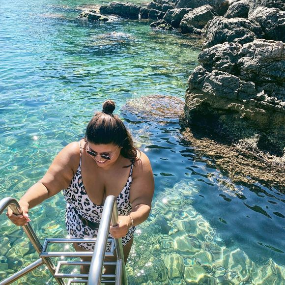 Meet your Posher, Leslie - Picture 1 of 1